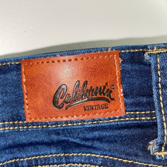 Fashionnova Jordana super stretch roll cuff denim shorts - Dark wash - Picture 3 of 8